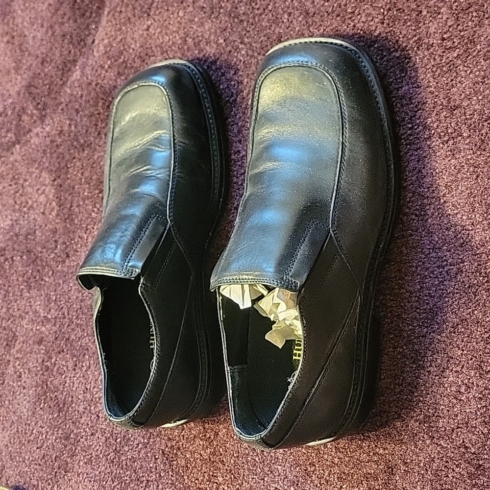 Hunter's Bay men's slip on black shoes - size 11